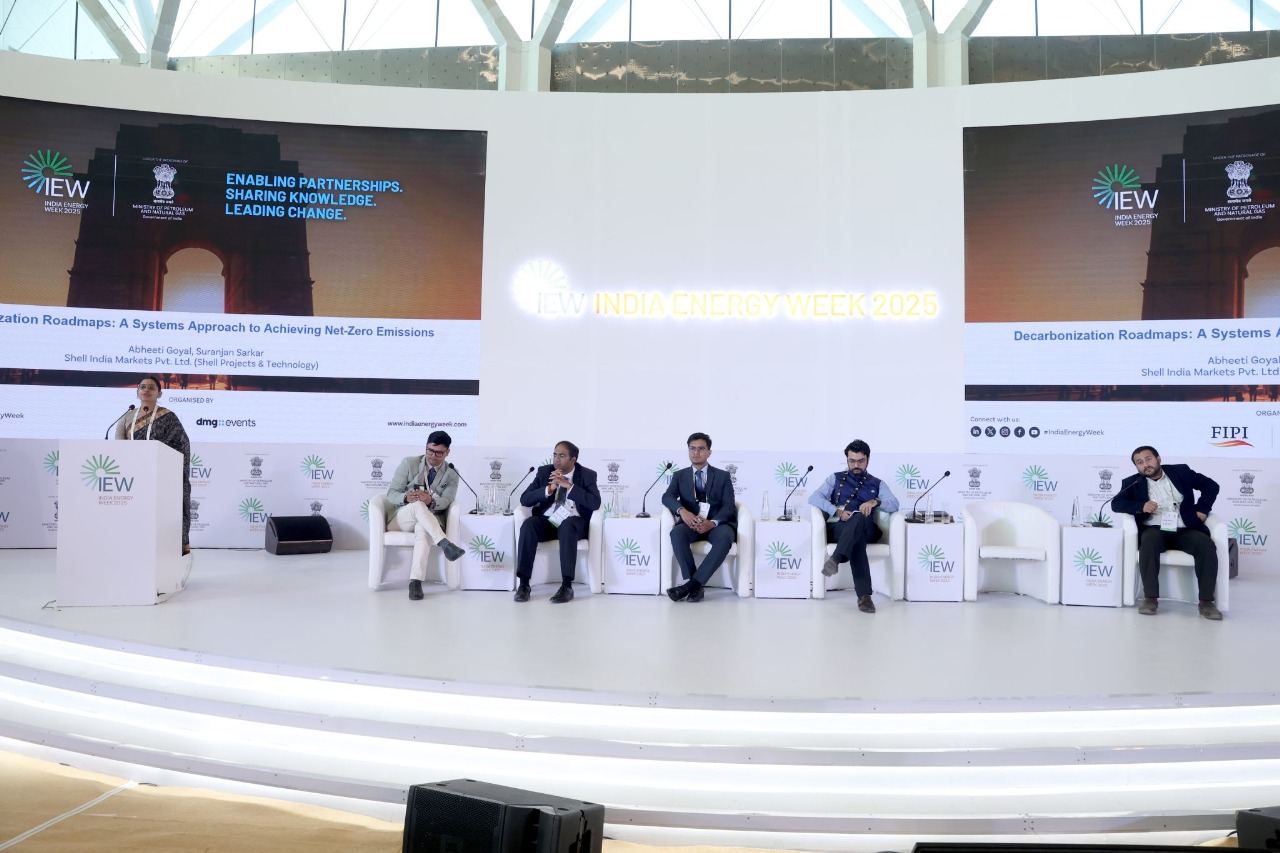 Chairing session on Net Zero pathways during India Energy Week (New Delhi)